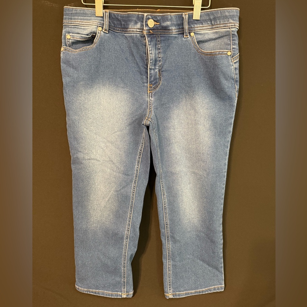 est 1946 DENIM Classic CROPPED BLUE JEANS SIZE 8 Distressed